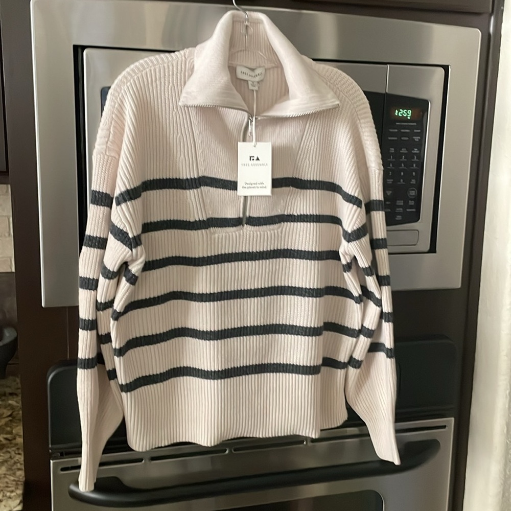 NWT Half Zip Sweater sz M